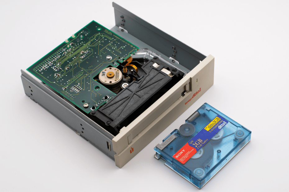 Illustration of How Abandonware Communities Help Preserve Forgotten PC Classics