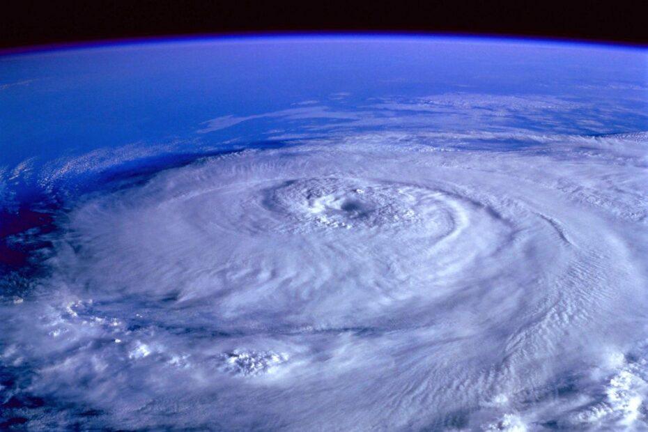 Illustration of The Difference Between Dynamic Weather Systems and Fixed Environmental Design