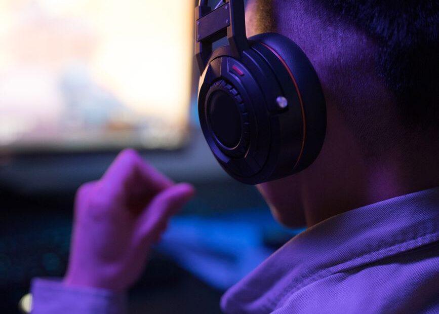 Illustration of The Everyday Habits Behind Sound Design That Sets a Game's Mood